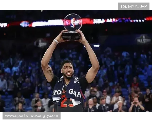 浓眉哥家里光请人擦奖杯的工资都比我年薪高