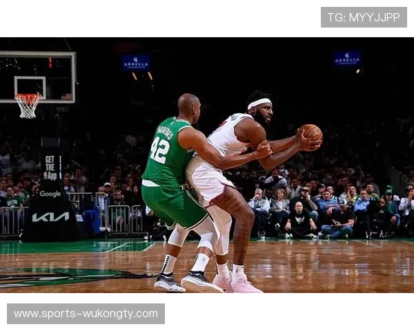 米切尔·罗宾逊无球顺下效率领跑内线，改变尼克斯防守布局