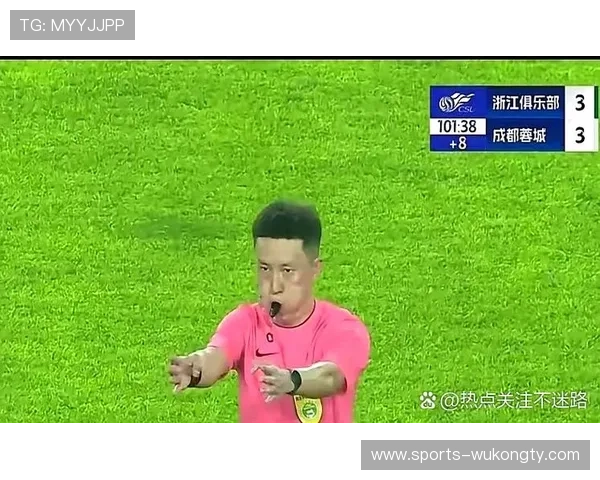 受伤倒地中断比赛时，裁判如何判罚和控制比赛节奏？